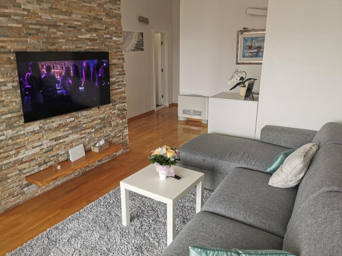 Apartments Dvor - Ap1, Ap2, Ap3 Baška Voda Eksteriør billede