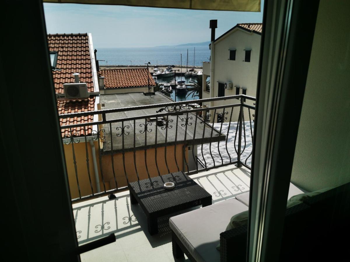 Apartments Dvor - Ap1, Ap2, Ap3 Baška Voda Eksteriør billede
