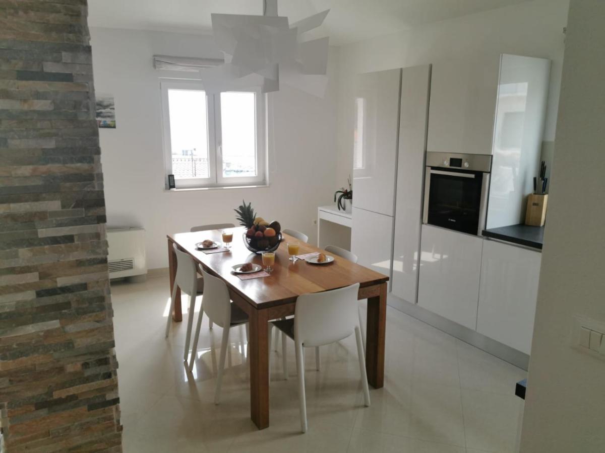 Apartments Dvor - Ap1, Ap2, Ap3 Baška Voda Eksteriør billede