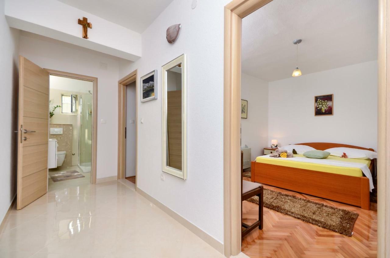 Apartments Dvor - Ap1, Ap2, Ap3 Baška Voda Eksteriør billede