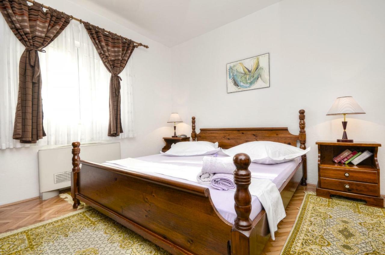Apartments Dvor - Ap1, Ap2, Ap3 Baška Voda Eksteriør billede