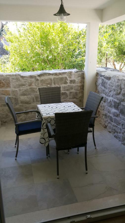 Apartments Dvor - Ap1, Ap2, Ap3 Baška Voda Eksteriør billede