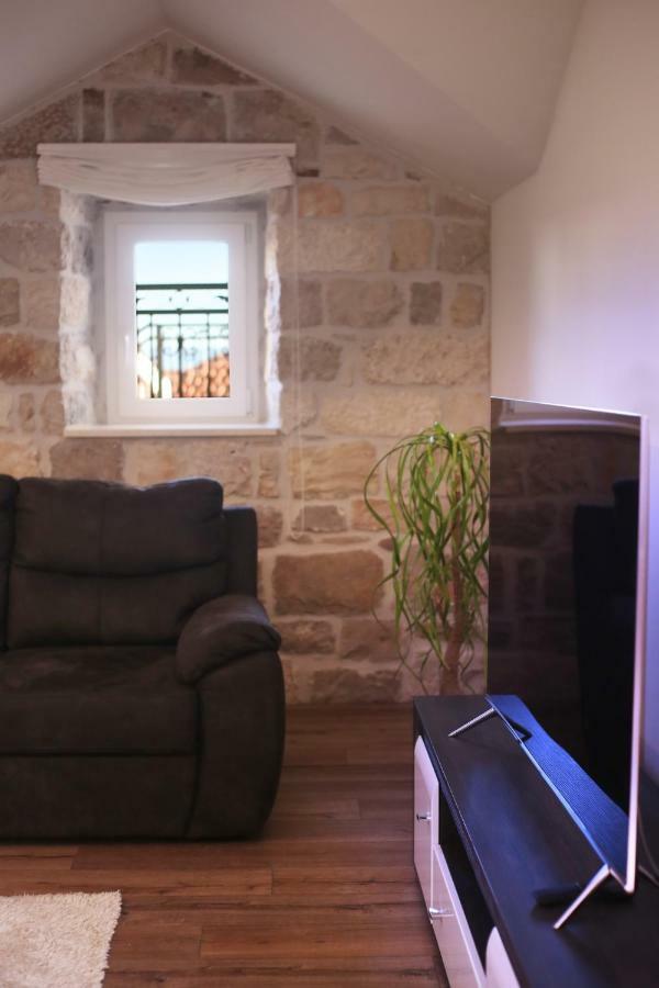 Apartments Dvor - Ap1, Ap2, Ap3 Baška Voda Eksteriør billede