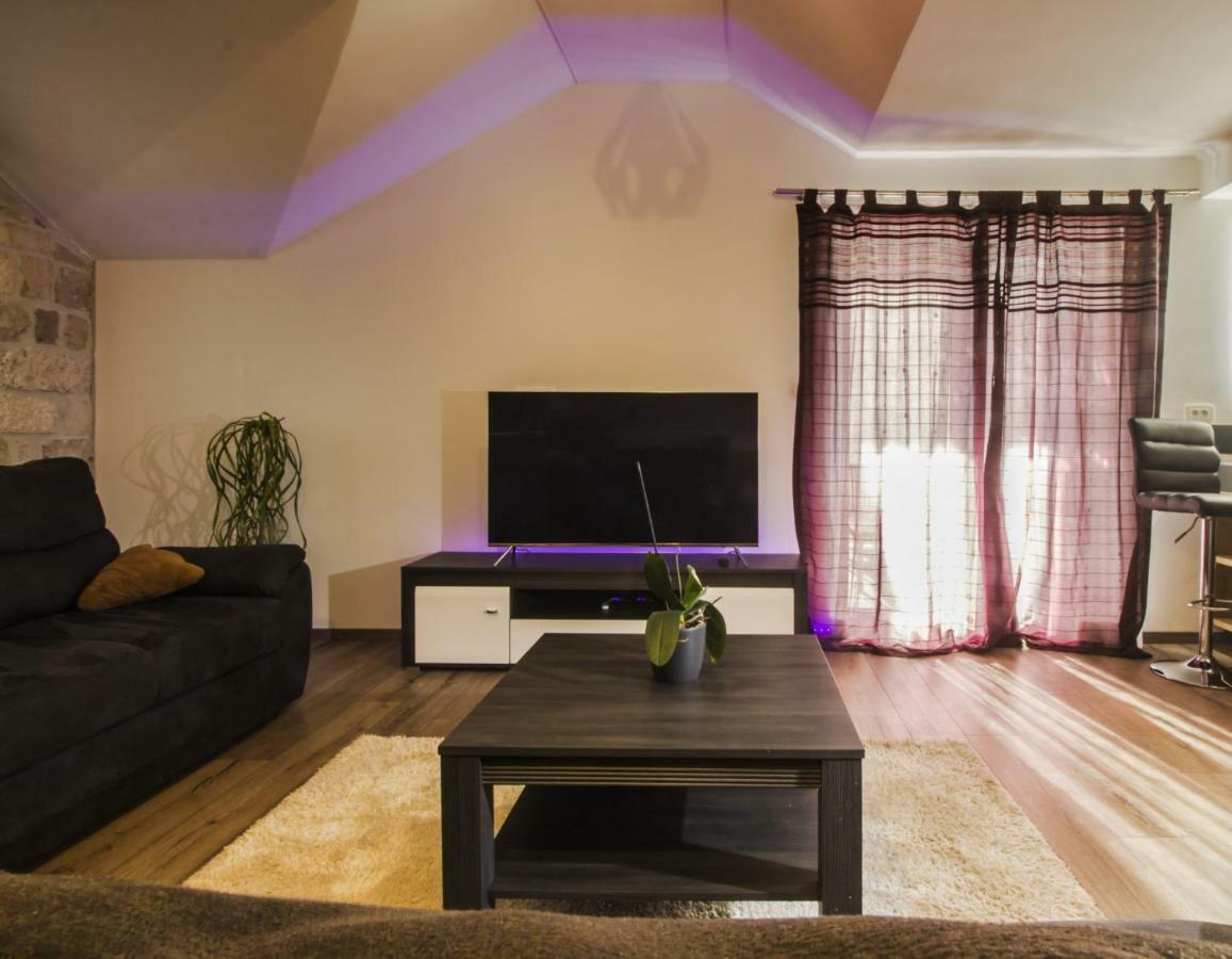 Apartments Dvor - Ap1, Ap2, Ap3 Baška Voda Eksteriør billede