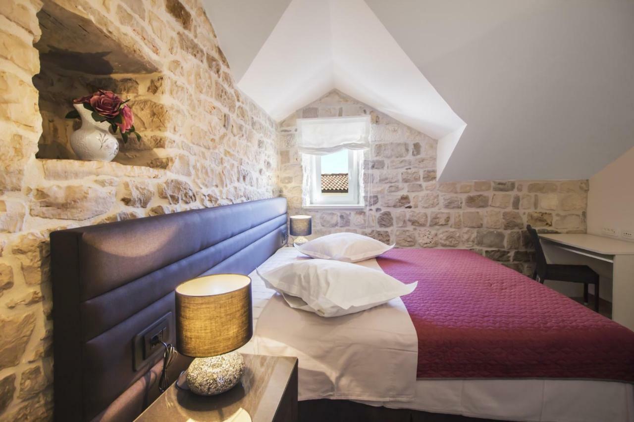 Apartments Dvor - Ap1, Ap2, Ap3 Baška Voda Eksteriør billede
