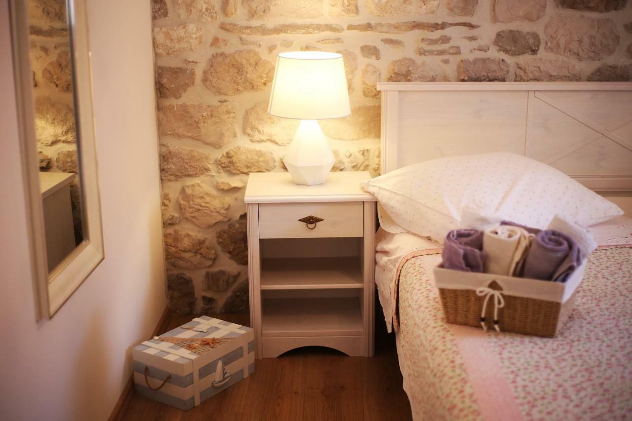 Apartments Dvor - Ap1, Ap2, Ap3 Baška Voda Eksteriør billede