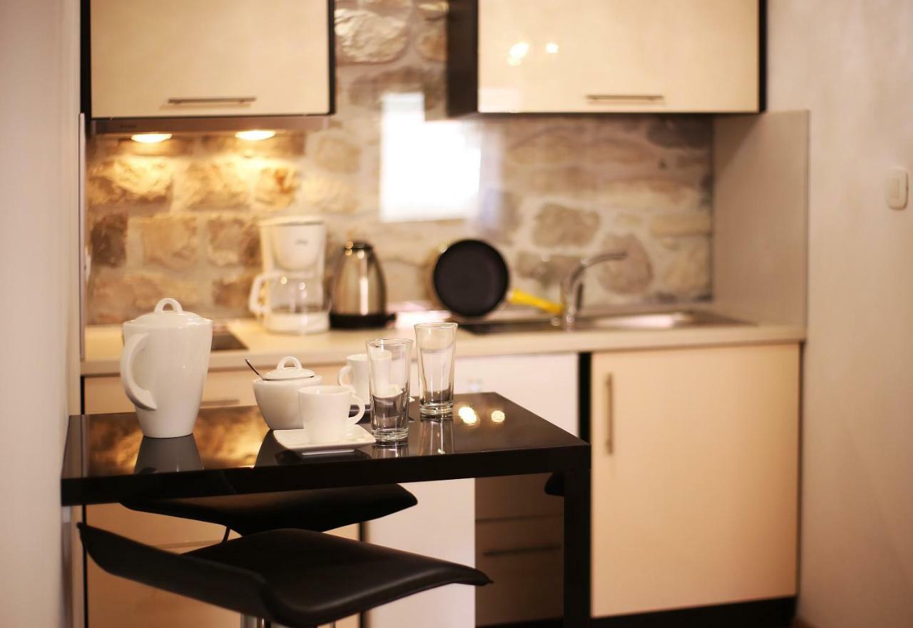Apartments Dvor - Ap1, Ap2, Ap3 Baška Voda Eksteriør billede