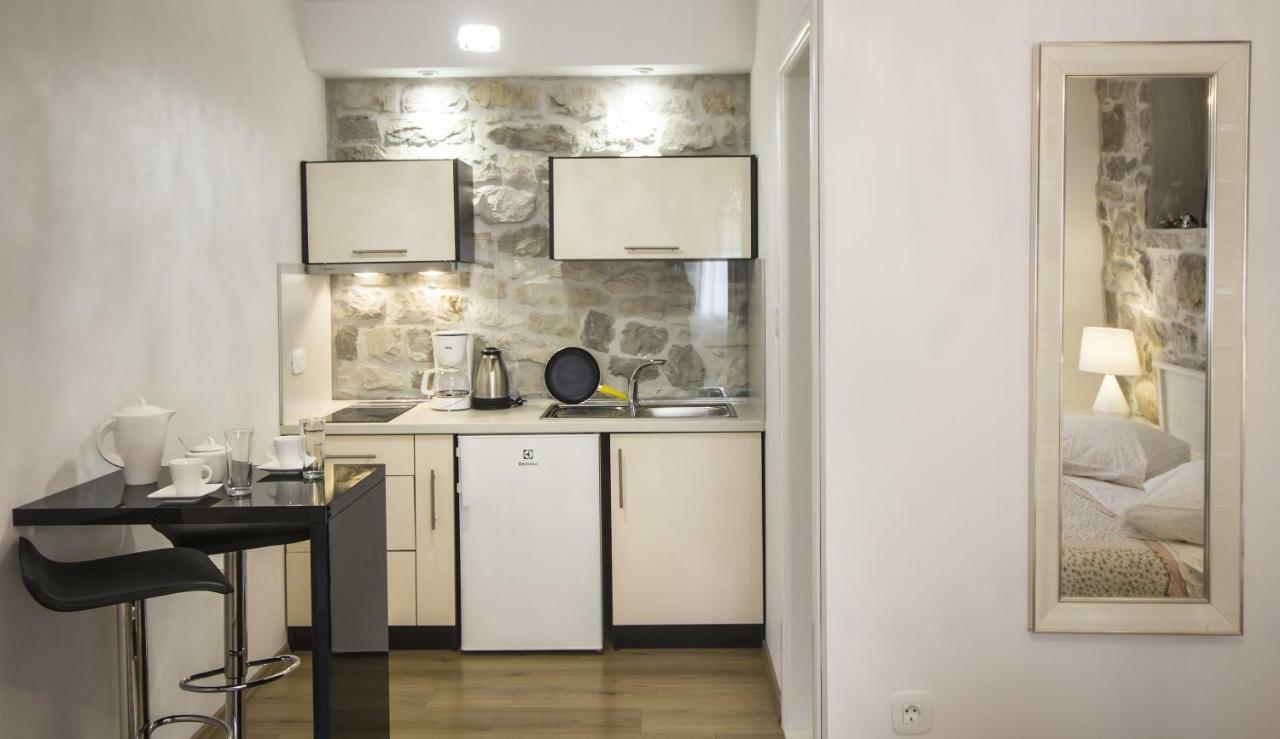 Apartments Dvor - Ap1, Ap2, Ap3 Baška Voda Eksteriør billede