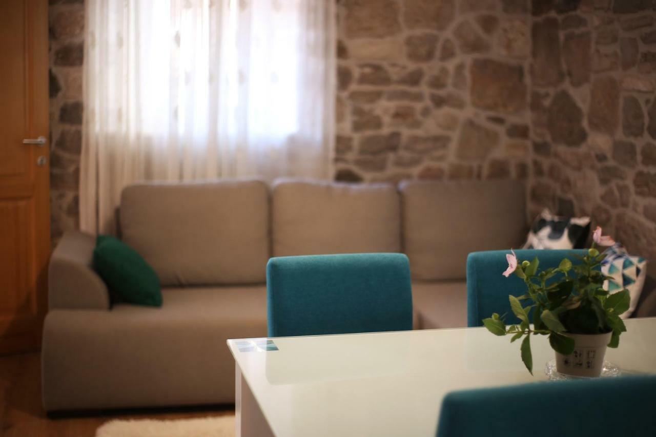 Apartments Dvor - Ap1, Ap2, Ap3 Baška Voda Eksteriør billede