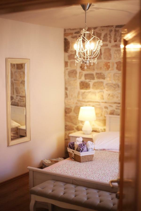 Apartments Dvor - Ap1, Ap2, Ap3 Baška Voda Eksteriør billede