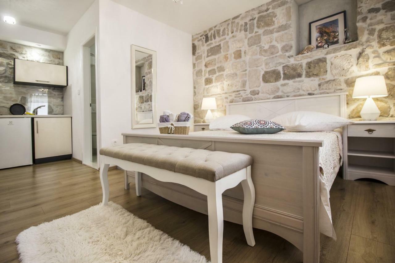 Apartments Dvor - Ap1, Ap2, Ap3 Baška Voda Eksteriør billede