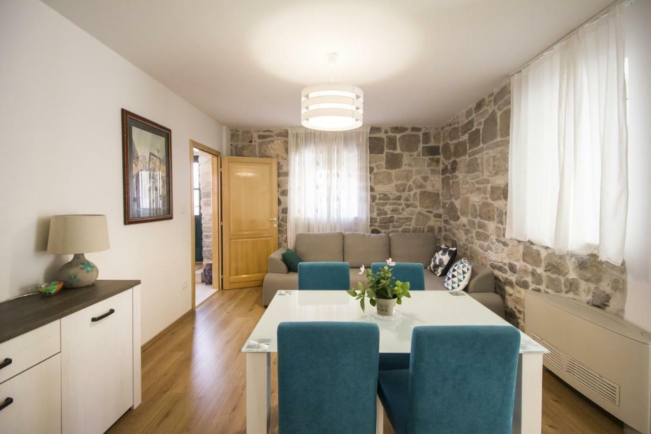 Apartments Dvor - Ap1, Ap2, Ap3 Baška Voda Eksteriør billede