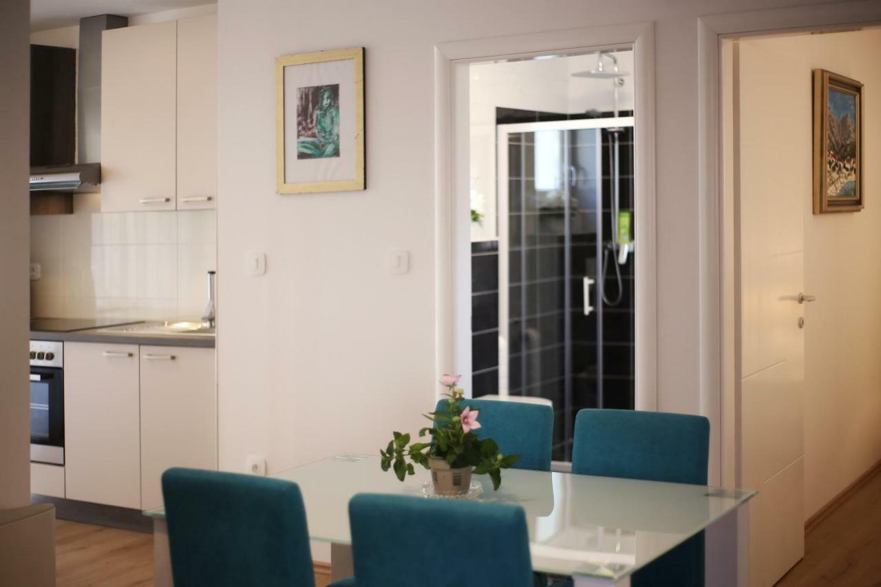 Apartments Dvor - Ap1, Ap2, Ap3 Baška Voda Eksteriør billede