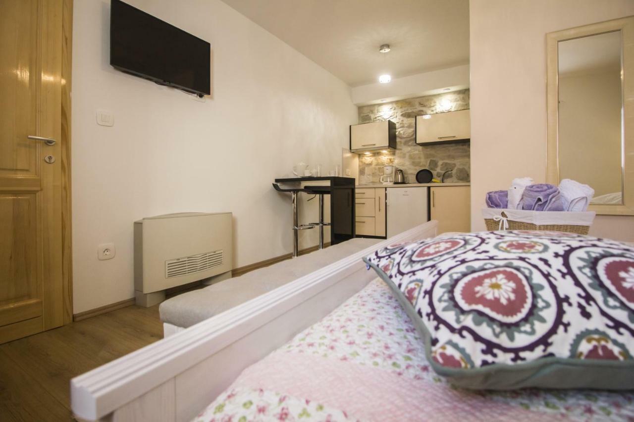 Apartments Dvor - Ap1, Ap2, Ap3 Baška Voda Eksteriør billede
