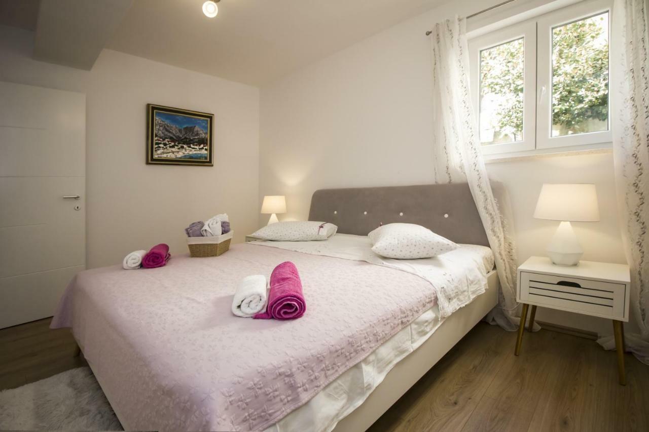 Apartments Dvor - Ap1, Ap2, Ap3 Baška Voda Eksteriør billede