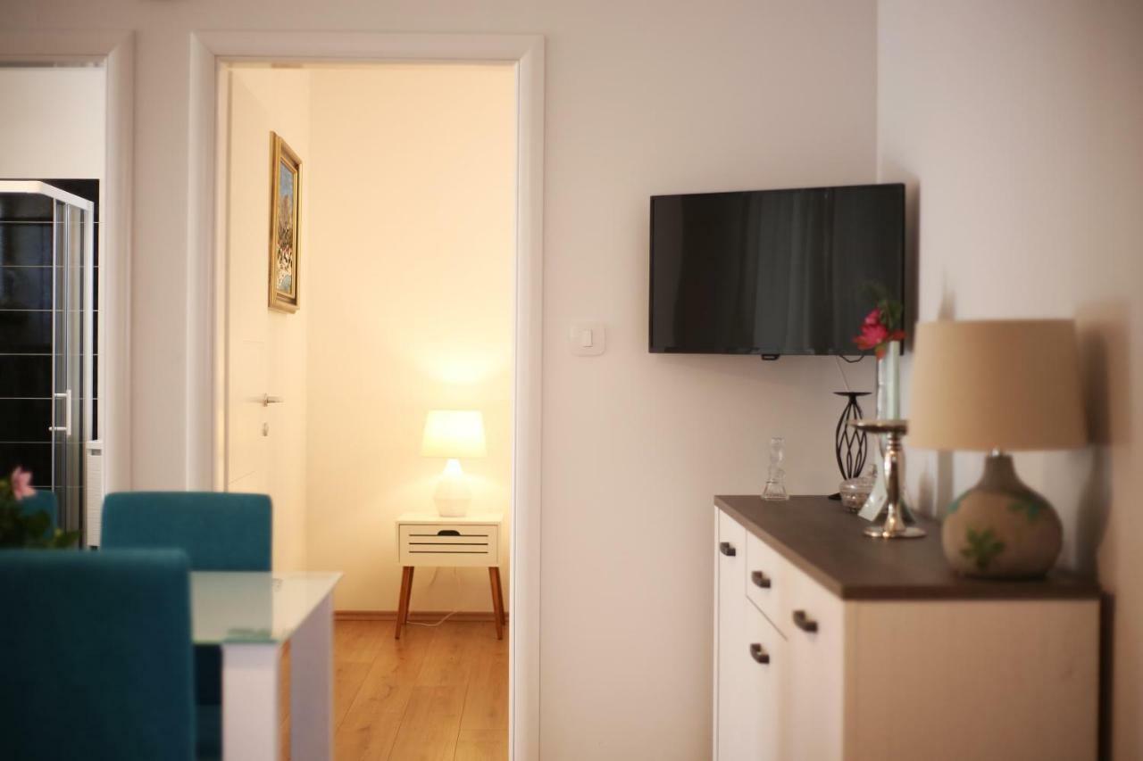 Apartments Dvor - Ap1, Ap2, Ap3 Baška Voda Eksteriør billede