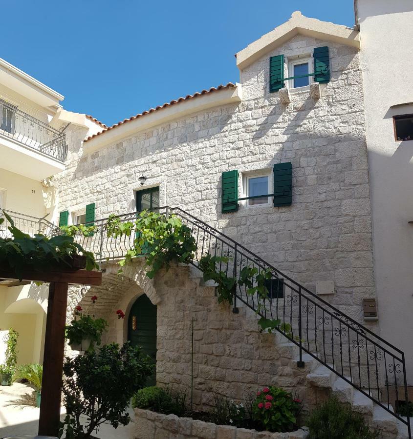 Apartments Dvor - Ap1, Ap2, Ap3 Baška Voda Eksteriør billede