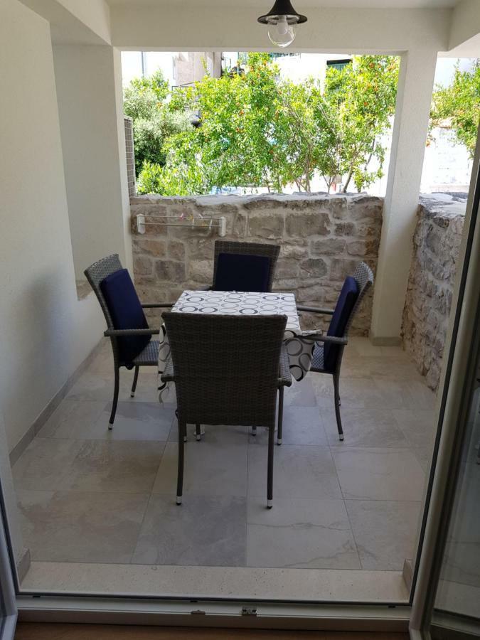 Apartments Dvor - Ap1, Ap2, Ap3 Baška Voda Eksteriør billede