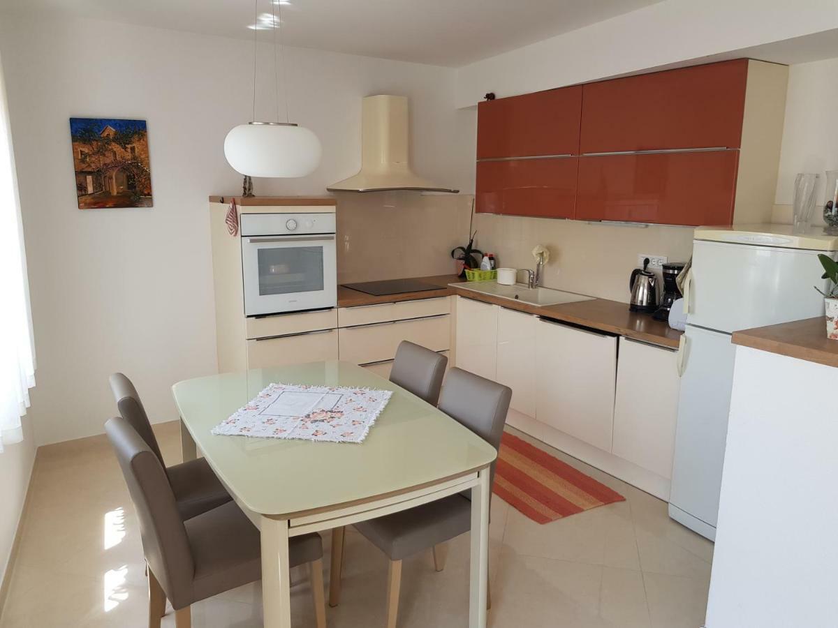 Apartments Dvor - Ap1, Ap2, Ap3 Baška Voda Eksteriør billede