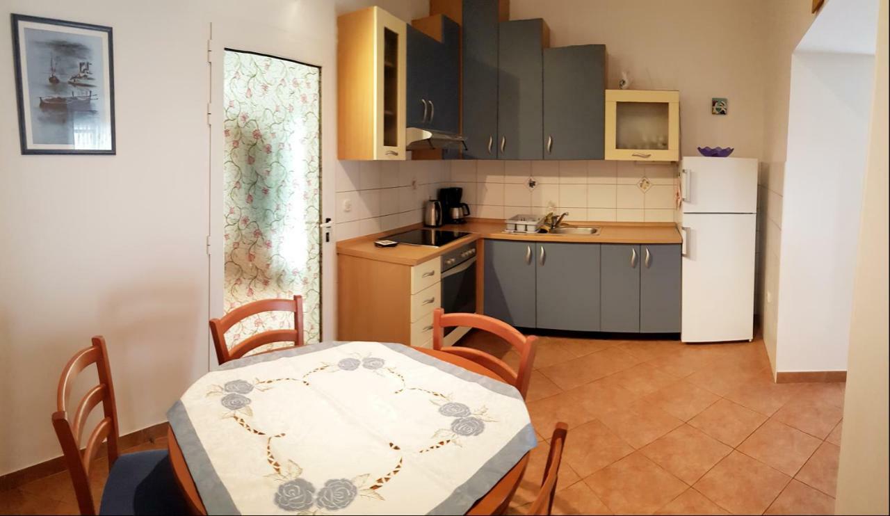 Apartments Dvor - Ap1, Ap2, Ap3 Baška Voda Eksteriør billede
