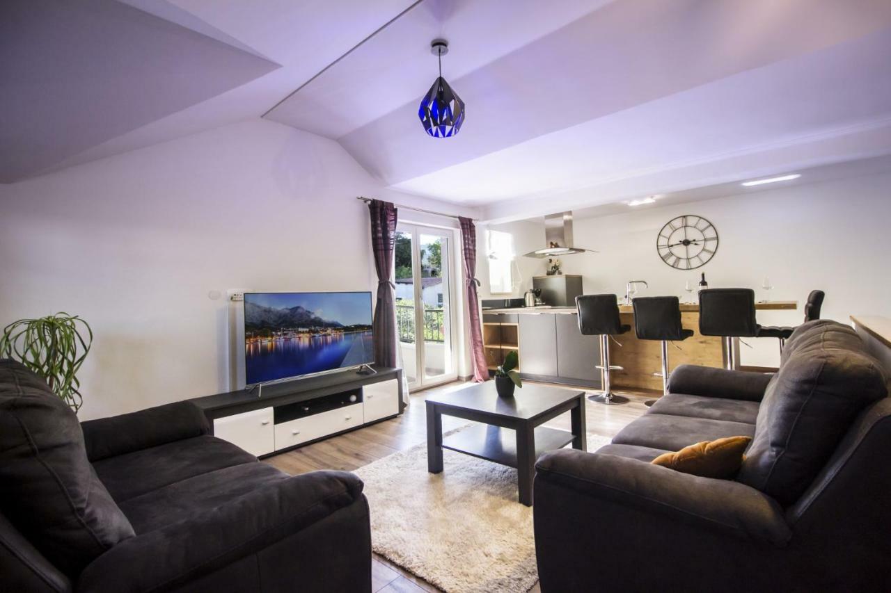 Apartments Dvor - Ap1, Ap2, Ap3 Baška Voda Eksteriør billede