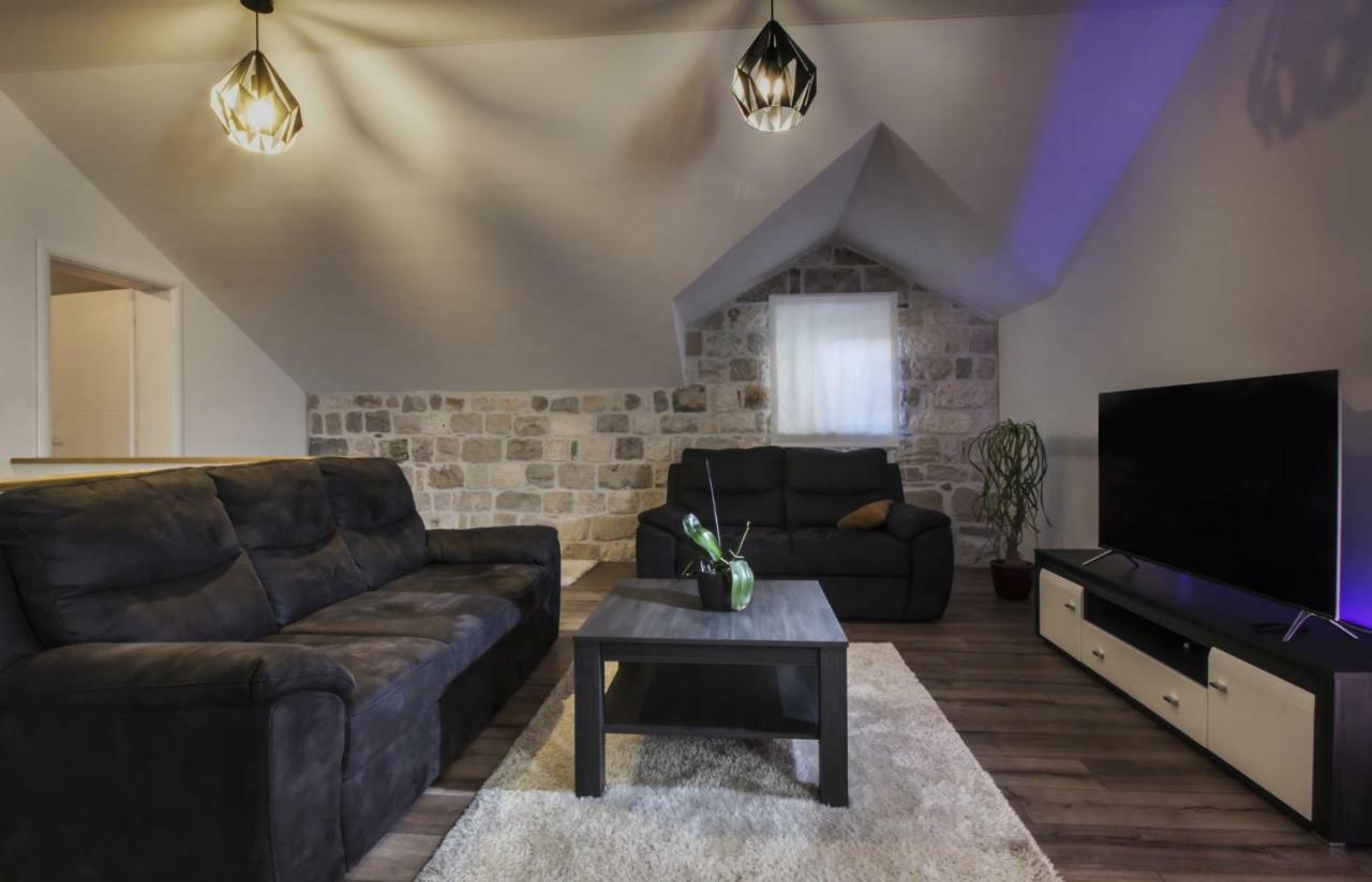 Apartments Dvor - Ap1, Ap2, Ap3 Baška Voda Eksteriør billede