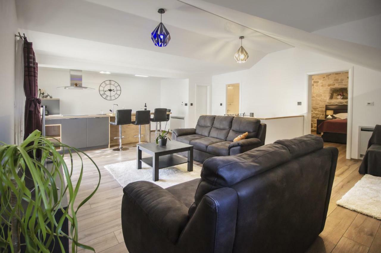 Apartments Dvor - Ap1, Ap2, Ap3 Baška Voda Eksteriør billede