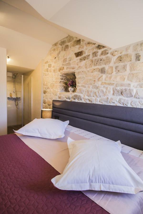 Apartments Dvor - Ap1, Ap2, Ap3 Baška Voda Eksteriør billede